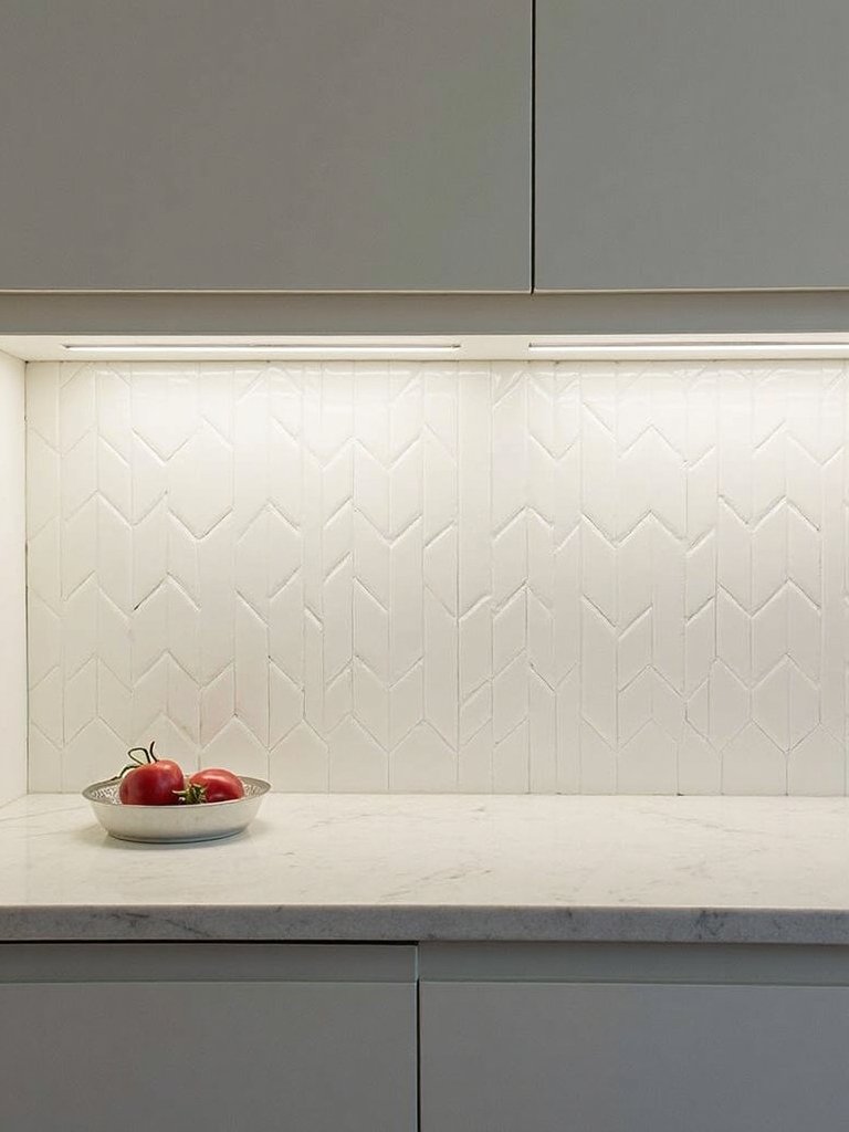 distinctive silhouette sophisticated order stylish frame